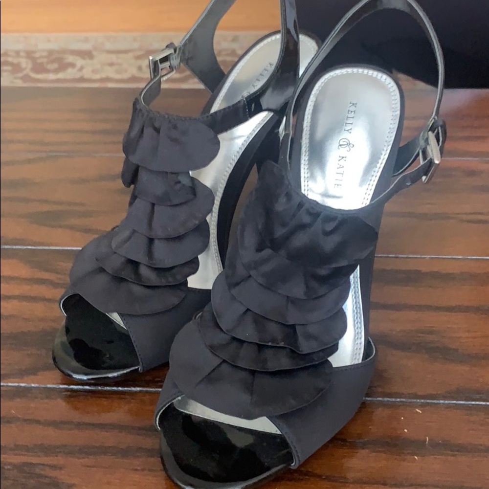 Kelly & Katie black 4” heels size 9.5